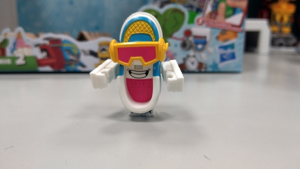 BotBots Blind Pack Wave 2 In Hand Images & Identification Guide!  (1 of 6)